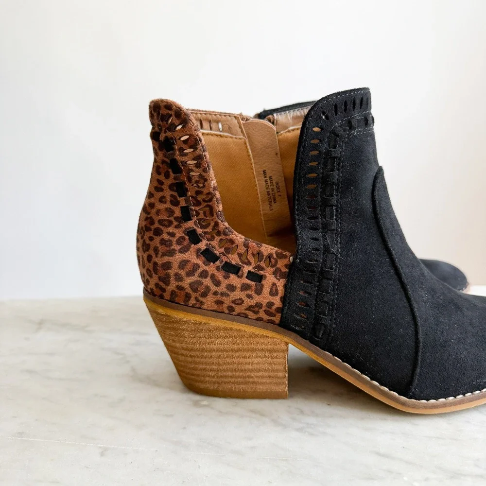 Corky's Boutique Index black leopard vegan suede‎ leather ankle boots size 7